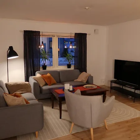 The Urban Escape Walk To Train, Bus & Center Apartment *